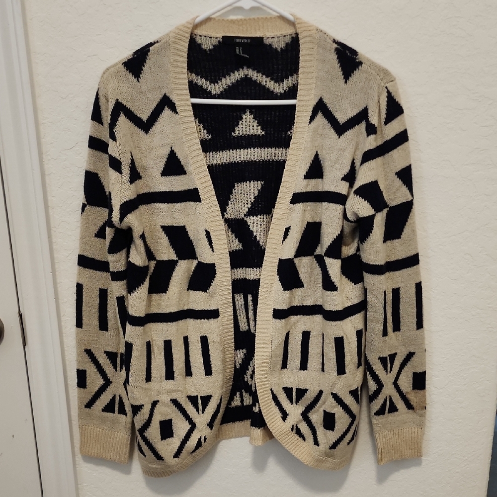 Forever 21 Black and Cream Knit Sweater